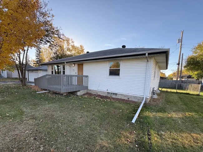 Building Photo - 1011 64th Ave N