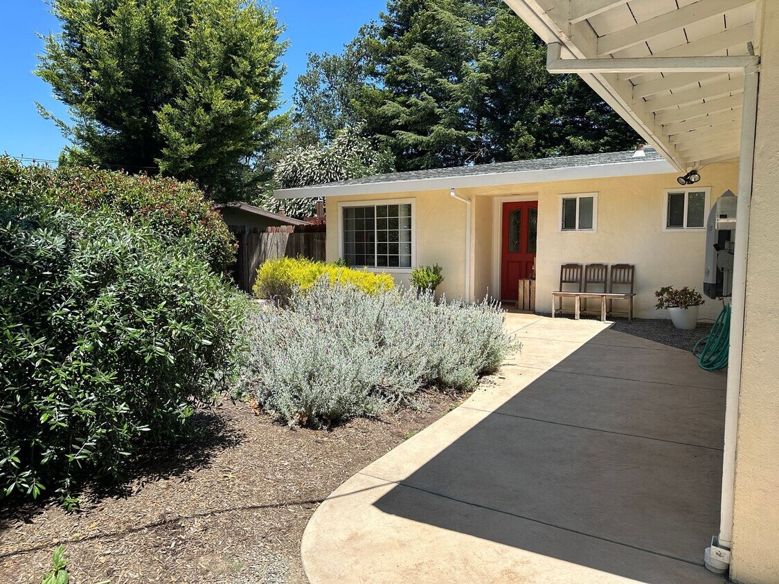 Foto principal - Pretty 3x2 Novato home