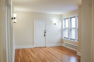 Building Photo - 621 W Melrose St