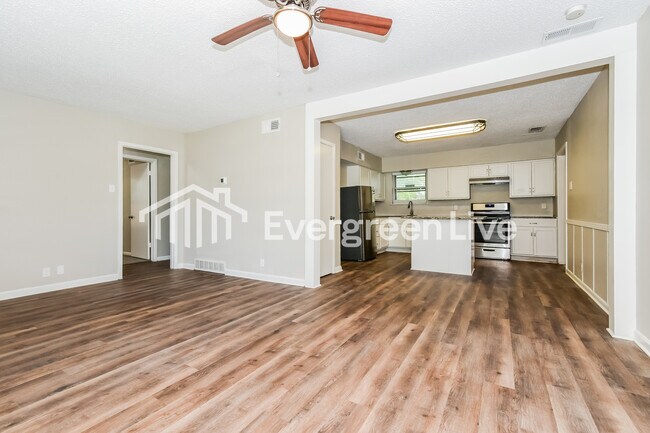 Foto del edificio - 3504 Hilton Dr