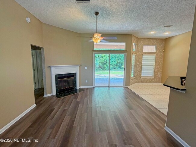 Building Photo - 6083 Alpenrose Ave