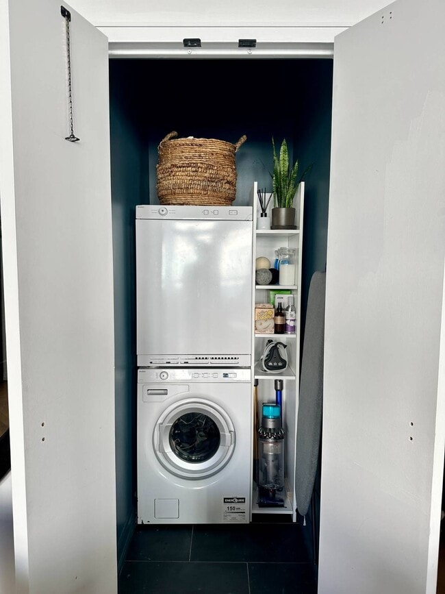 Building Photo - 184 Kent Ave