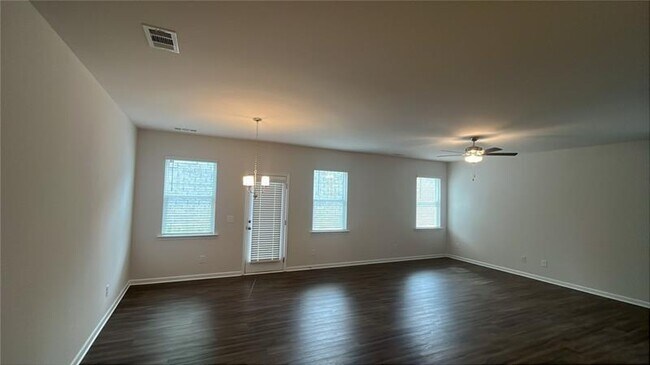 Building Photo - 105 Berry Dr