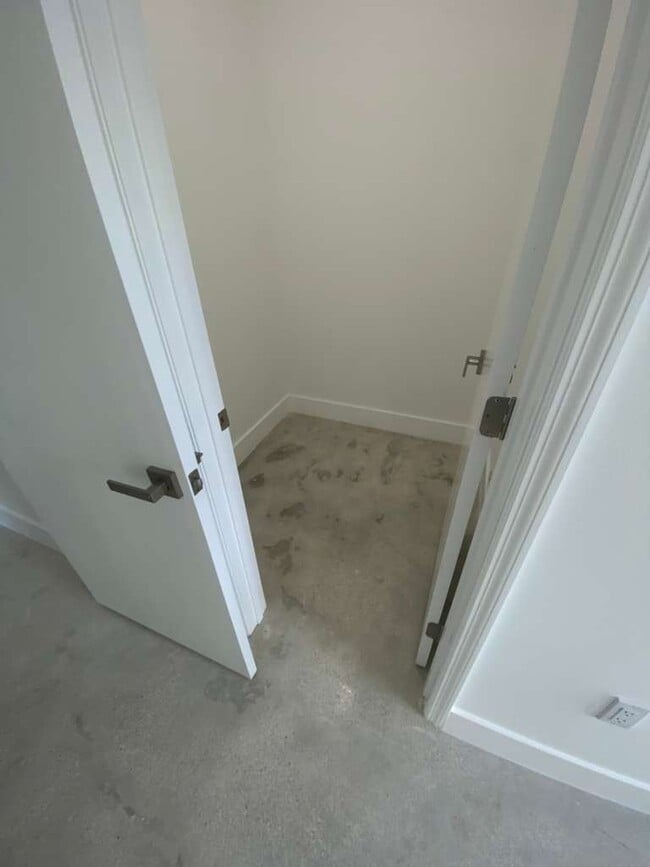 Photo - Elegworld 6233 NW Townhome