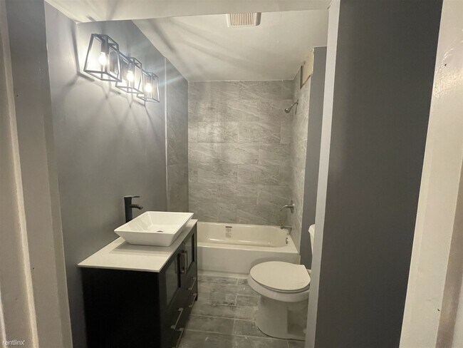 Building Photo - 3 br, 2 bath Duplex - 2638 Clayton Street B