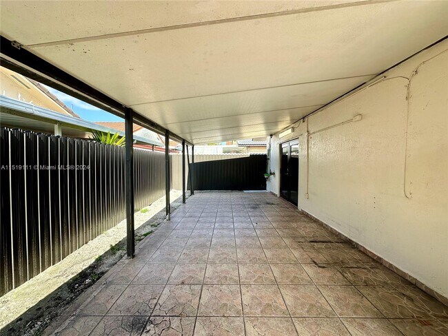 Foto del edificio - 7418 W 32nd Ct