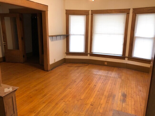 Living Room - 3311 W McKinley Blvd