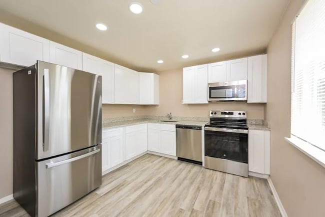 Building Photo - 15897 E Amherst Pl