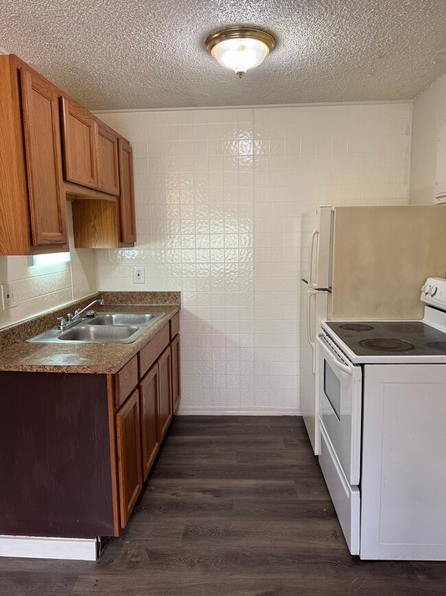 Building Photo - 5811 Stieren Dr