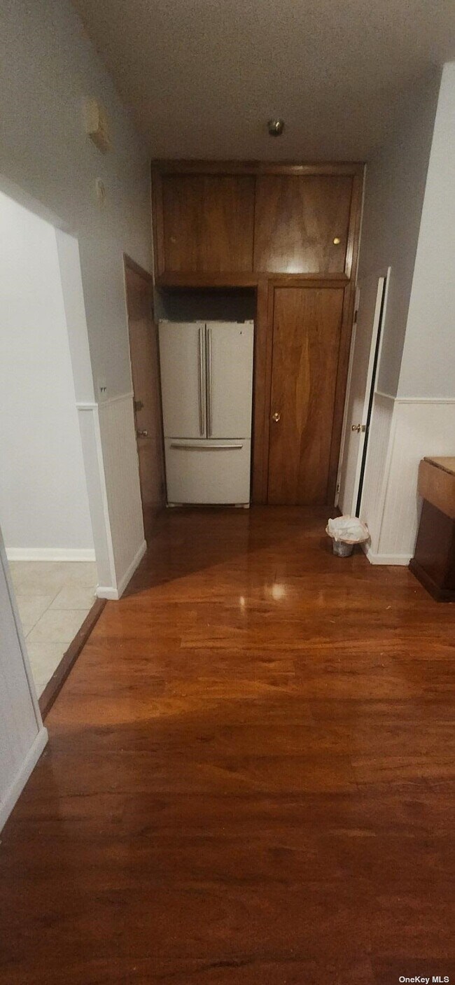 Building Photo - 75-21 68th Ave