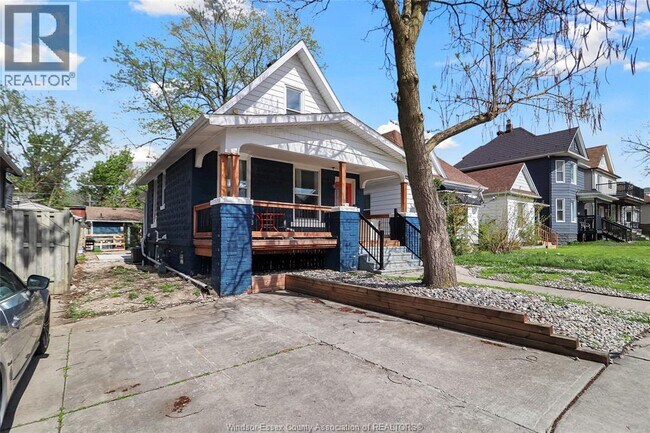 Building Photo - 324 Pierre Ave