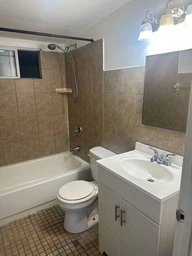 Foto del edificio - 404 Riverview Dr