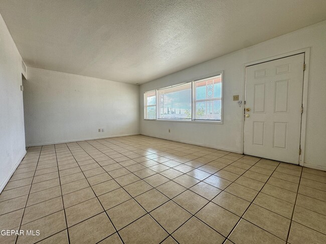 Building Photo - 209 San Saba Rd
