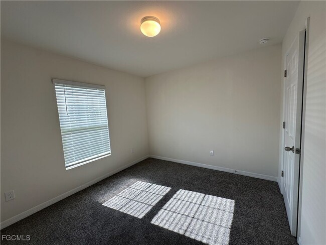 Foto del edificio - 3438 NE 8th Pl