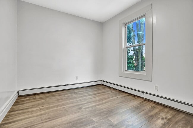 Building Photo - 49 Tichenor Terrace