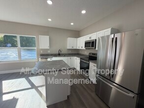 Building Photo - 1418 SE Magnolia Loop