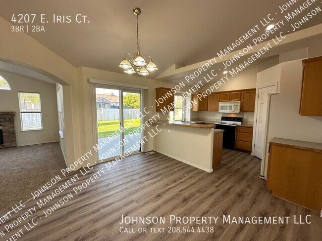 Foto del edificio - 4207 E Iris Ct