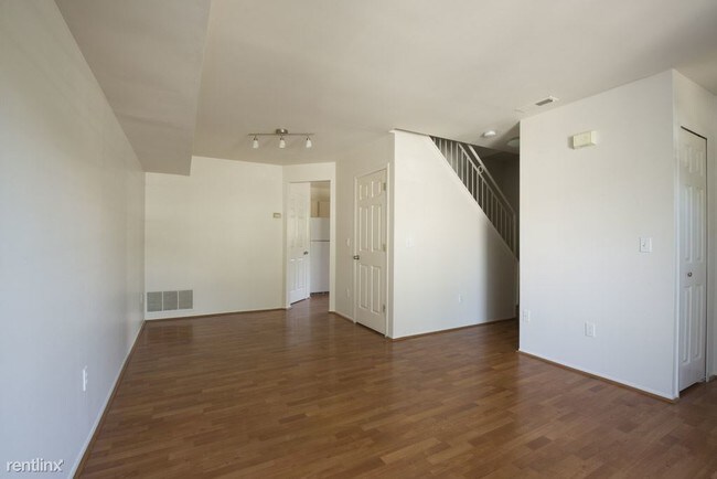 Building Photo - 2 br, 2.5 bath  - 22034 Cape Cod Way