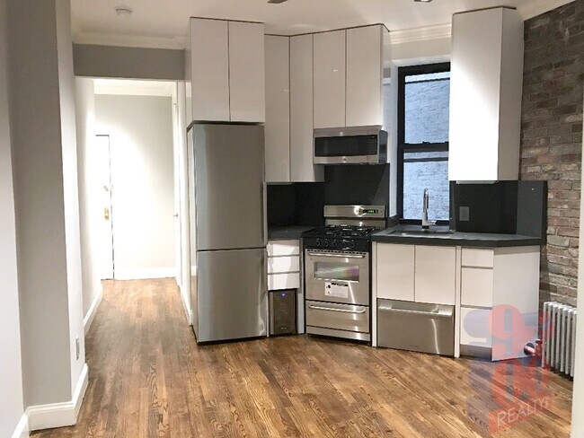 Building Photo - 248 Mott St