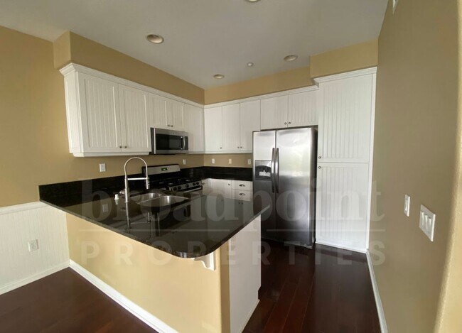 Foto del edificio - 815 Harbor Cliff Way