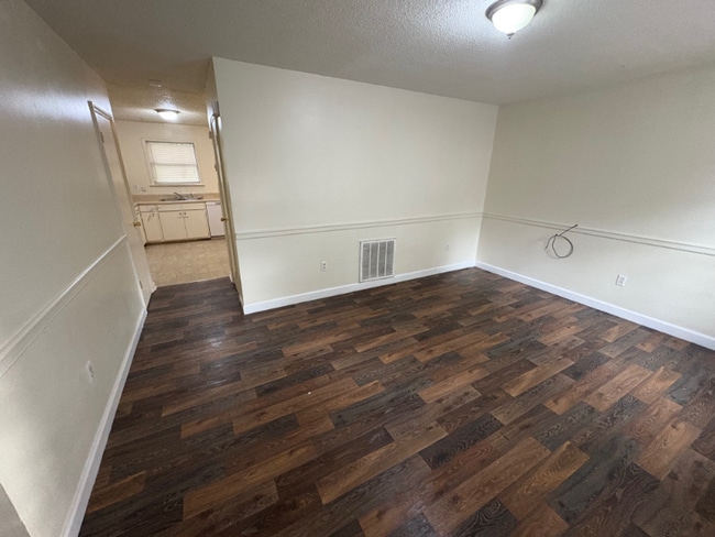 Building Photo - 112 Carriage Pl