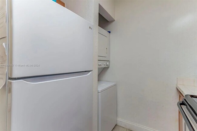 Foto del edificio - 2646 Riverside Dr