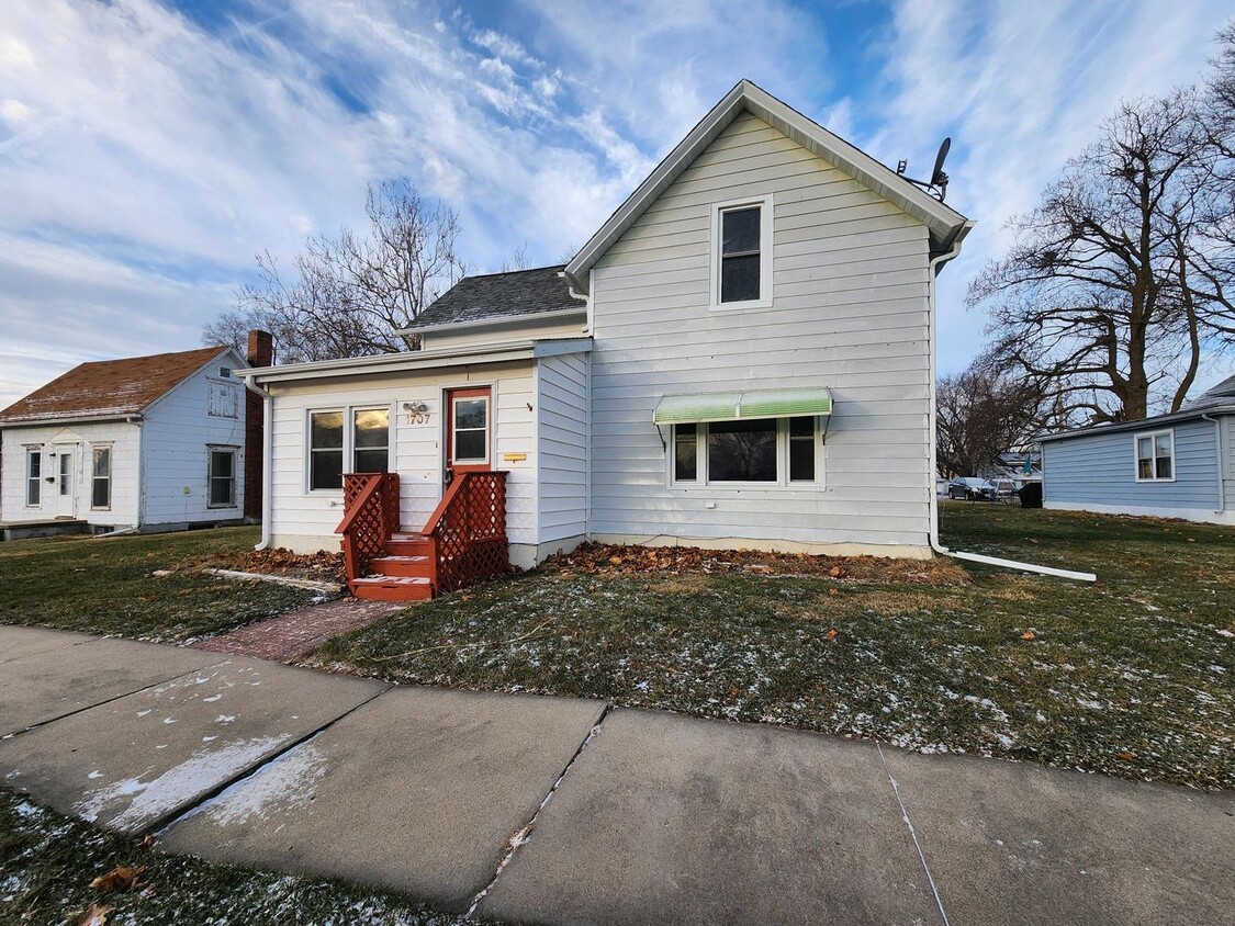 Foto principal - Newly updated 3 Bedroom 2 Bathroom Home