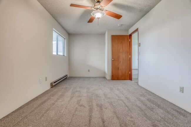 Foto del edificio - 2 Bedroom Duplex W/ attached garage in Was...
