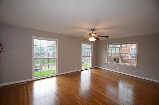 Foto del edificio - 2425 Shakespeare St
