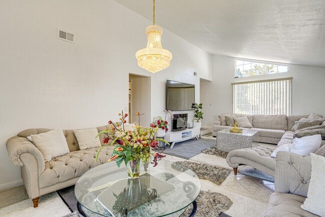 Foto del edificio - 172 Goldenrod Dr