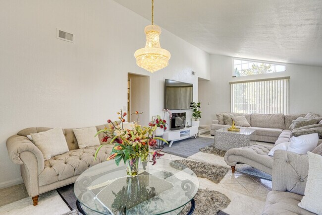 Building Photo - 172 Goldenrod Dr