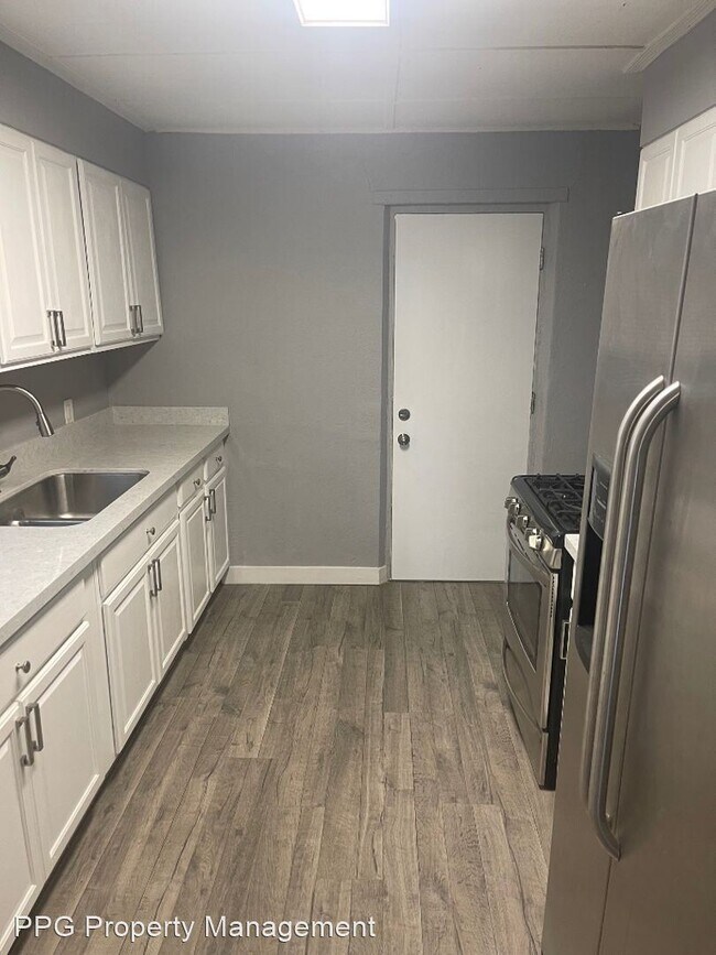 Building Photo - 2 br, 1 bath House - 202 E Madden Dr