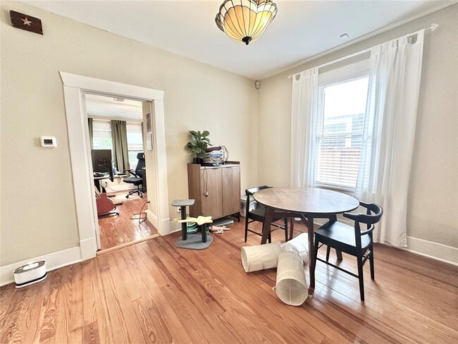 Foto del edificio - 4409 Blossom St