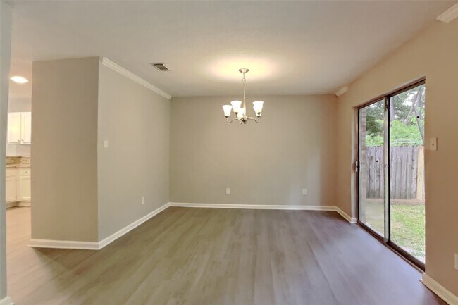 Foto del edificio - 64 Hickory Oak Dr