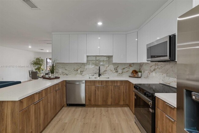 Foto del edificio - 5860 SW 13th St