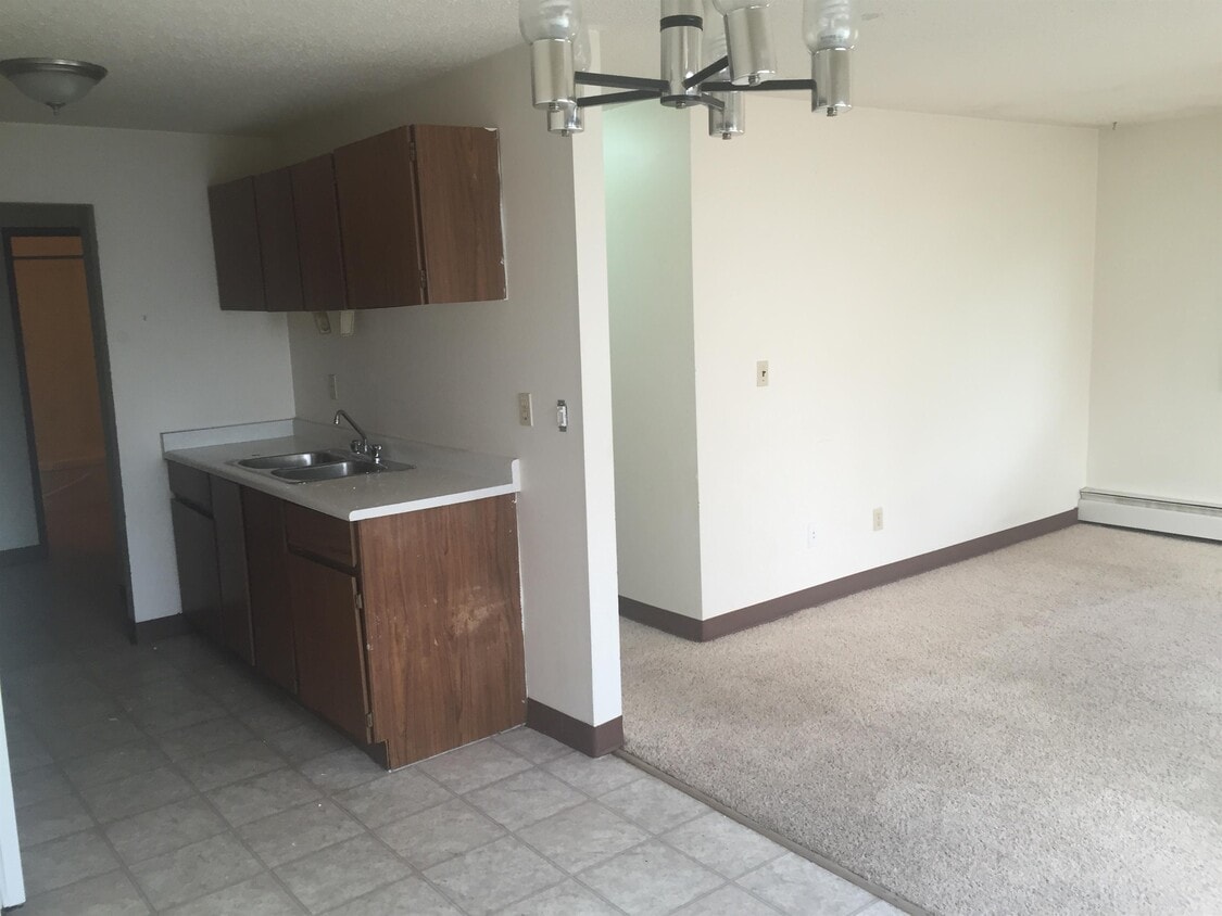 Building Photo - 9527-998A 98a Ave