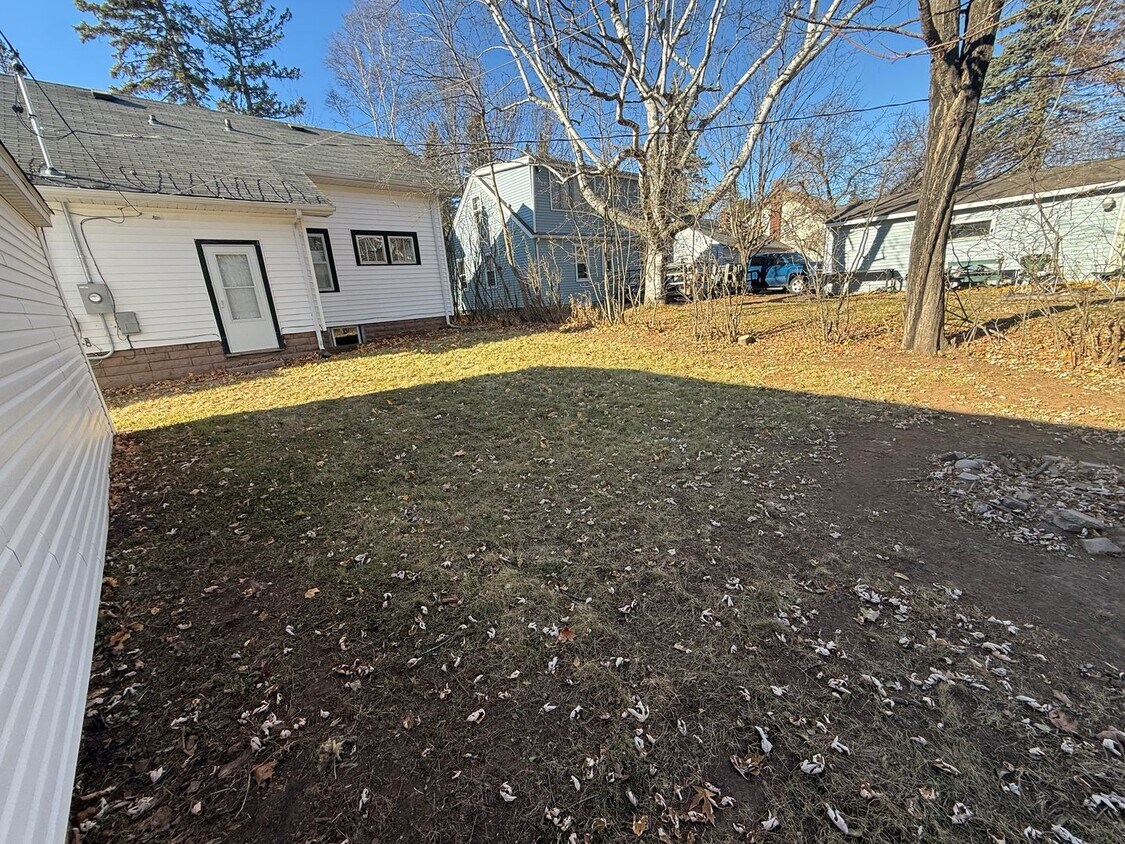 Building Photo - 5 bedroom 2 bath close to UMD & CSS