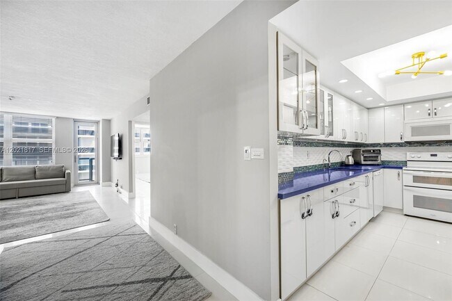 Foto del edificio - 9511 Collins Ave