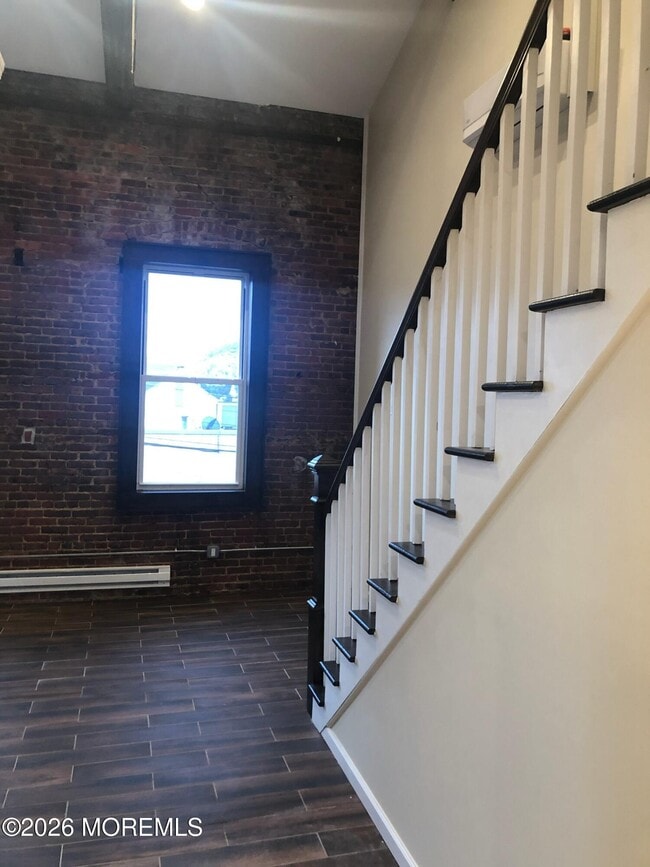 Foto del edificio - 36 W Front St