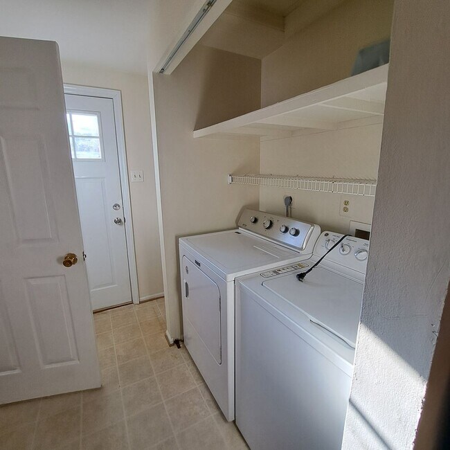 Foto del edificio - 3646 Lightner Ct