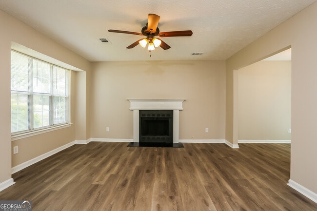 Building Photo - 661 Woodcrest Manor Dr