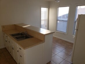 Building Photo - 3418 Topeka St