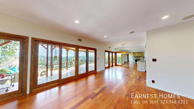 Building Photo - 4535 San Blas Ave