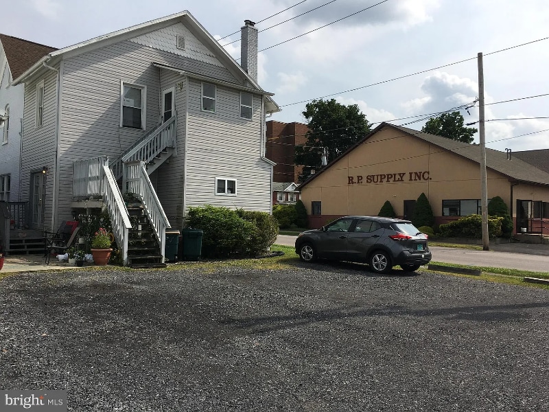 Primary Photo - 201 Locust St