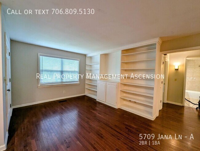 Foto del edificio - 5709 Jana Ln