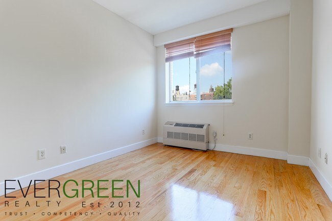 Foto del edificio - 756 Myrtle Ave
