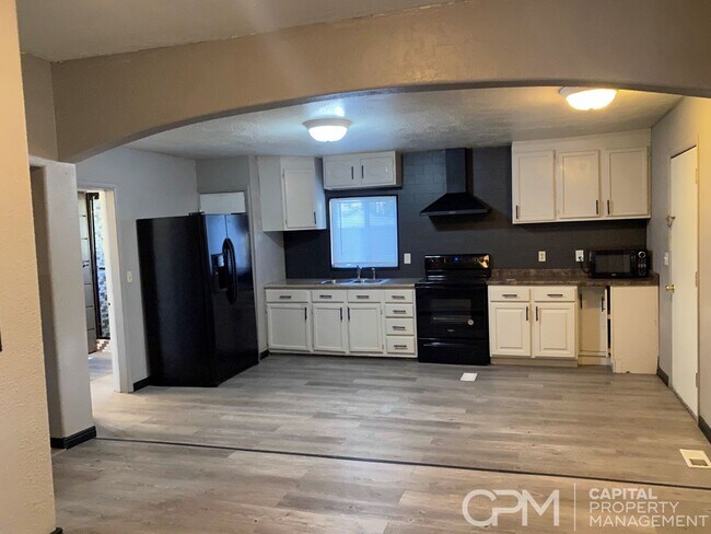 Building Photo - 15 DAYS RENT FREE! 4 Bedroom House with wo...