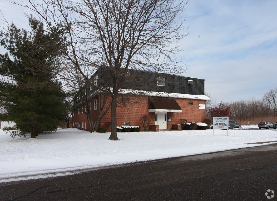 Foto del edificio - Westwood Court Apartments