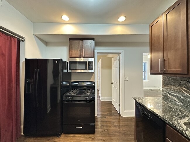 Building Photo - 3151 W Belle Plaine Ave