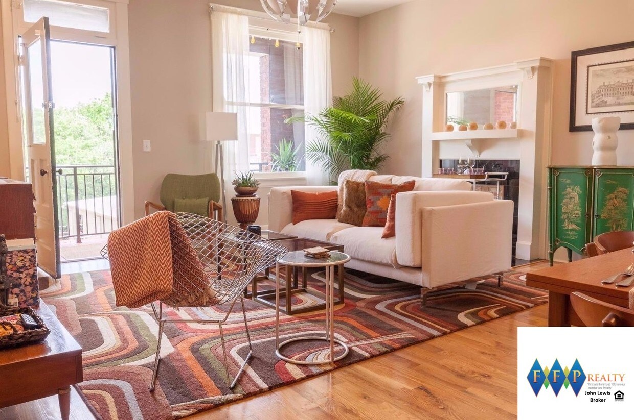 Living Room - 709 E McMillan St